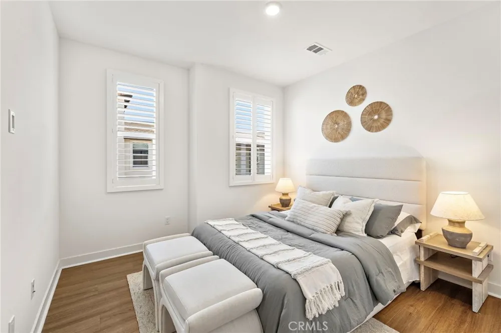 259 Lynx Irvine, CA 92618