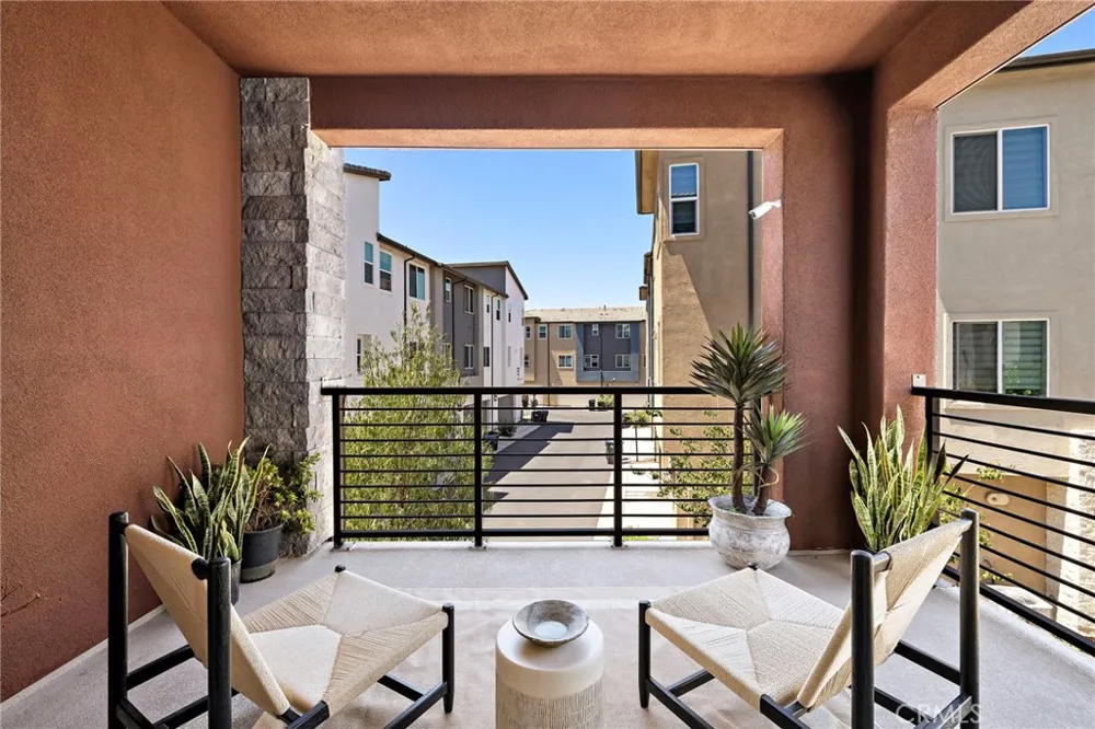 259 Lynx Irvine, CA 92618