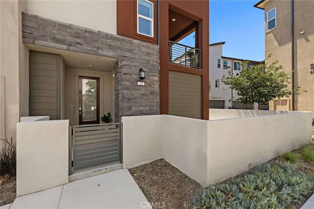 259 Lynx Irvine, CA 92618
