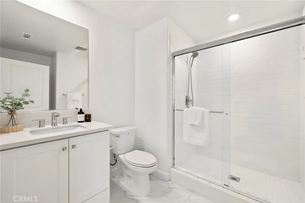 259 Lynx Irvine, CA 92618