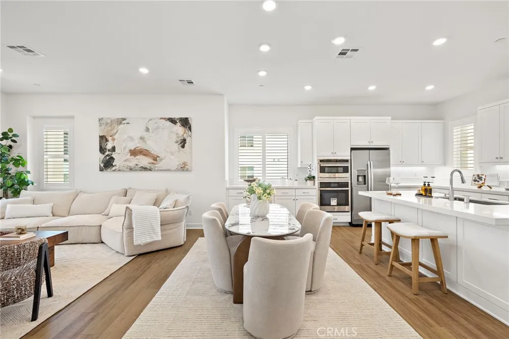 259 Lynx Irvine, CA 92618