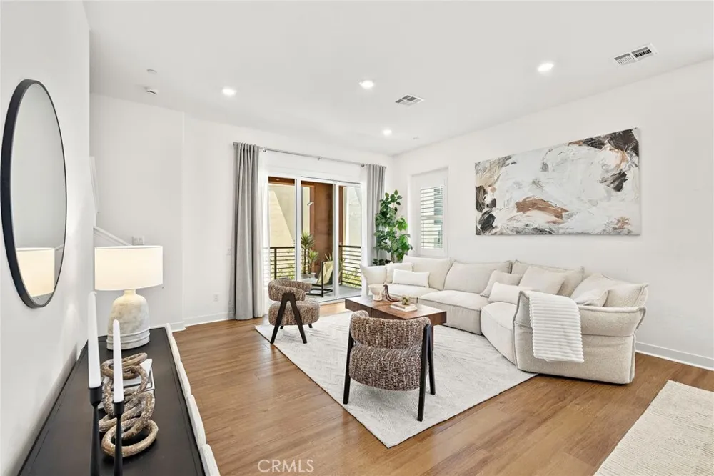 259 Lynx Irvine, CA 92618