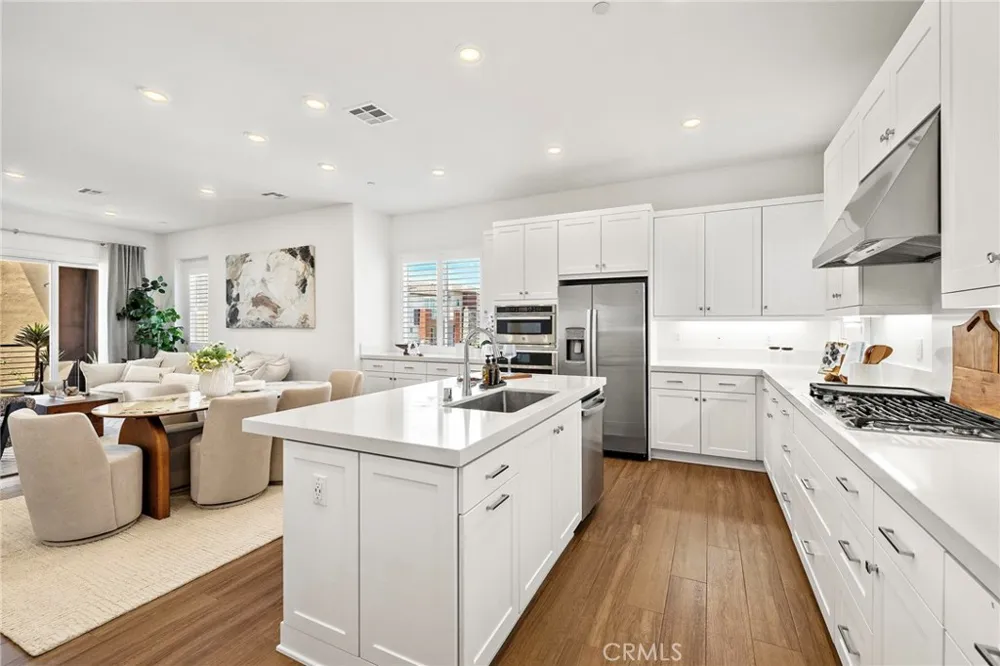 259 Lynx Irvine, CA 92618