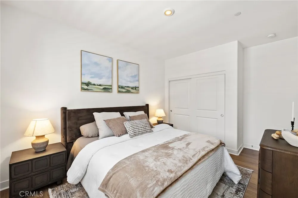 259 Lynx Irvine, CA 92618
