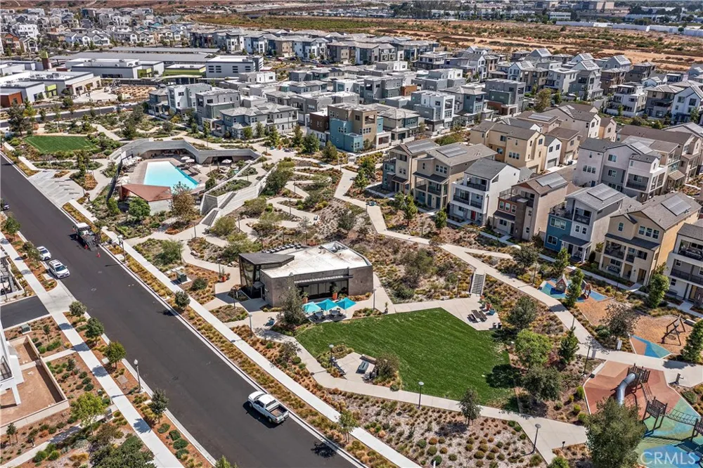 259 Lynx Irvine, CA 92618