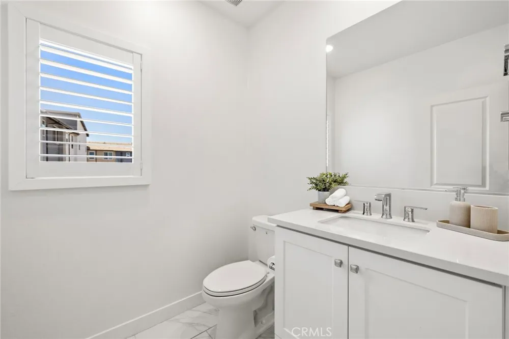 259 Lynx Irvine, CA 92618