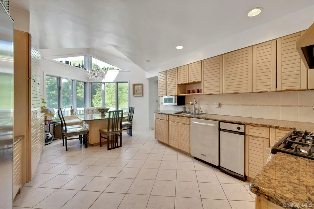 2 Meadowwood Lane Rye, NY 10580