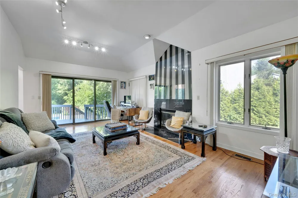 2 Meadowwood Lane Rye, NY 10580