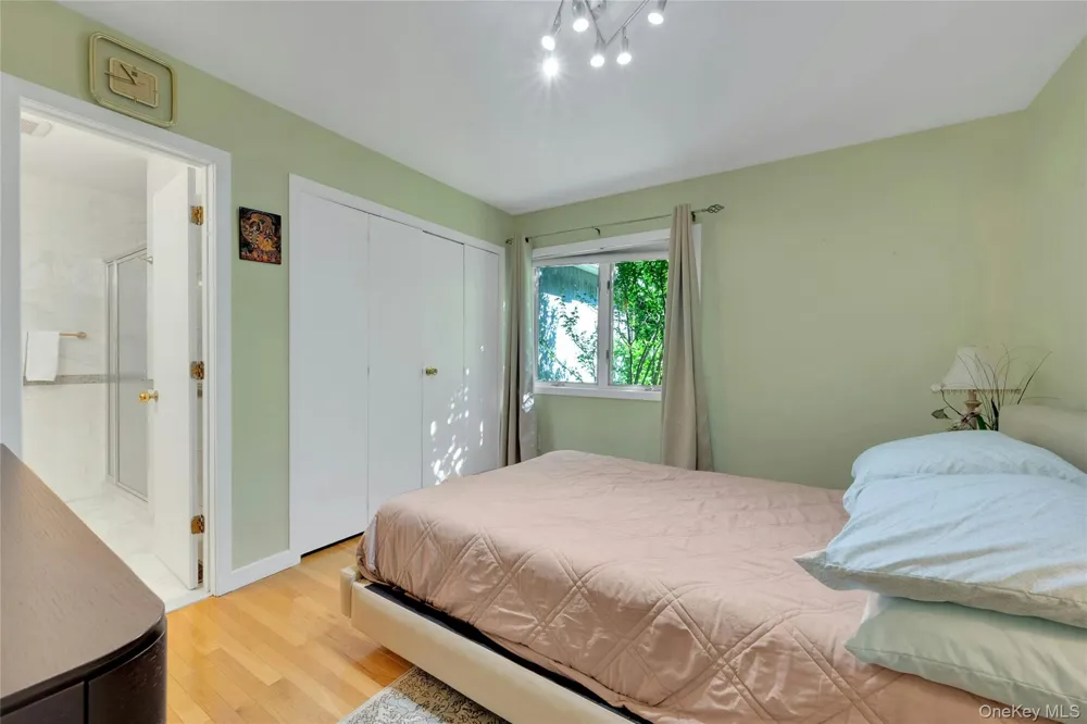 2 Meadowwood Lane Rye, NY 10580