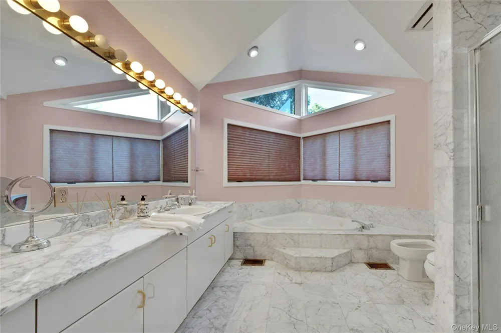 2 Meadowwood Lane Rye, NY 10580