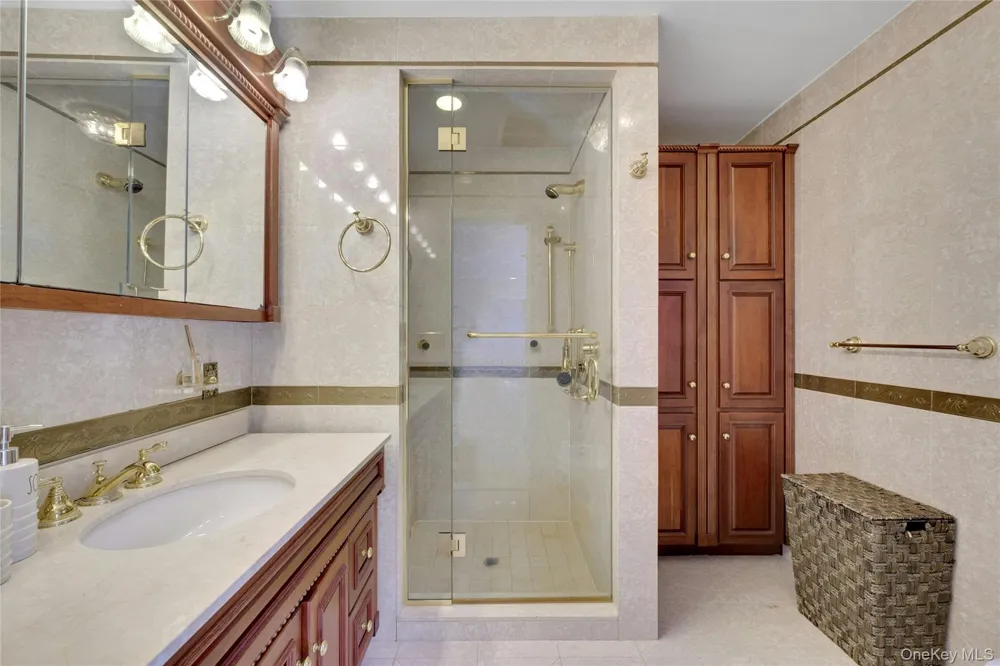 2 Meadowwood Lane Rye, NY 10580