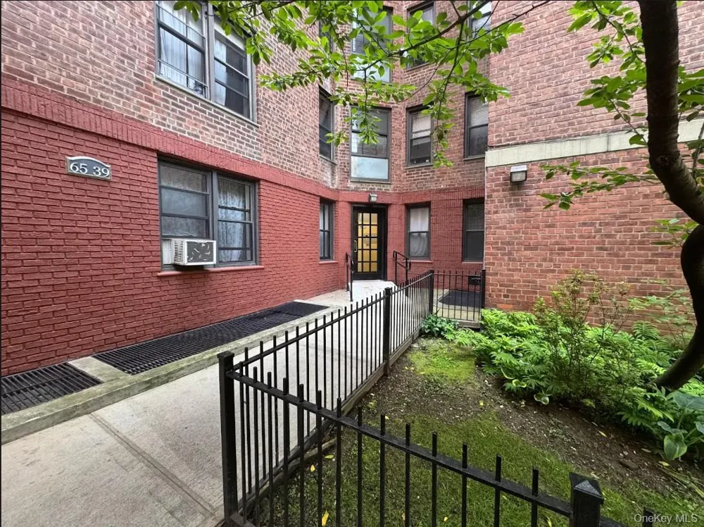 65-39 108th Street #E6 Forest Hills, NY 11375