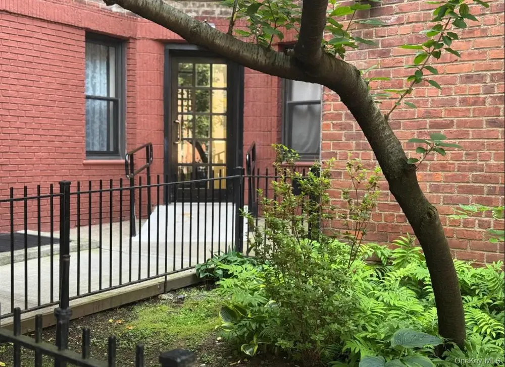 65-39 108th Street #E6 Forest Hills, NY 11375