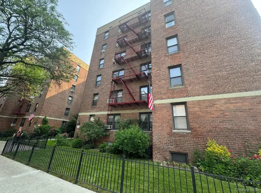 65-39 108th Street #E6 Forest Hills, NY 11375