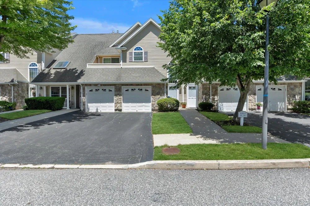 160 Christine Drive Dix Hills, NY 11746