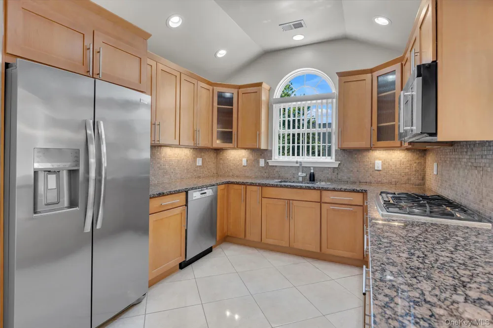 160 Christine Drive Dix Hills, NY 11746