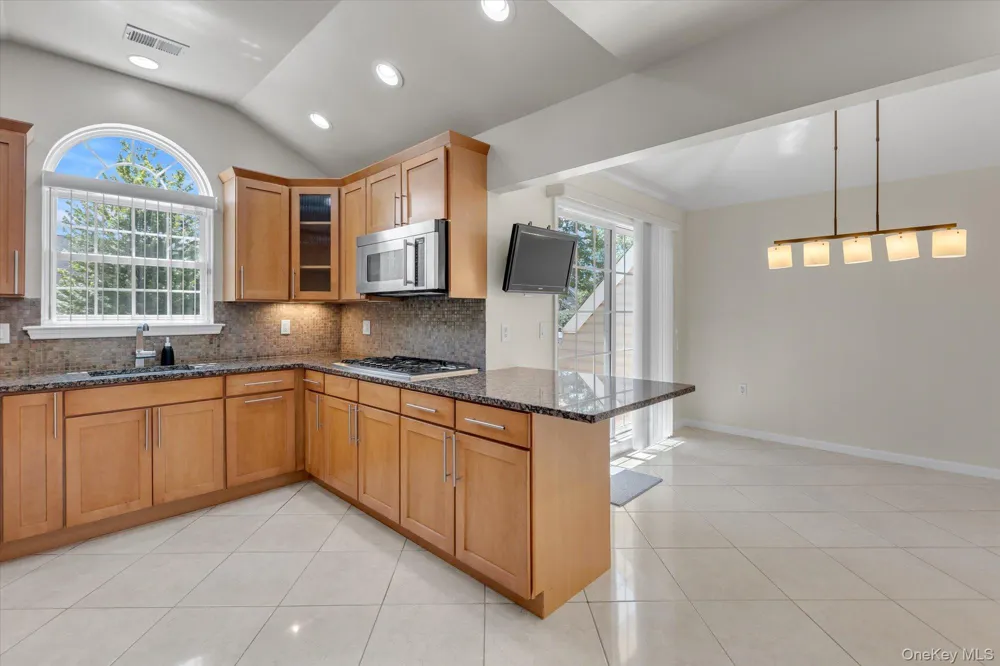160 Christine Drive Dix Hills, NY 11746