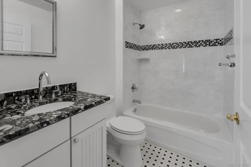 160 Christine Drive Dix Hills, NY 11746