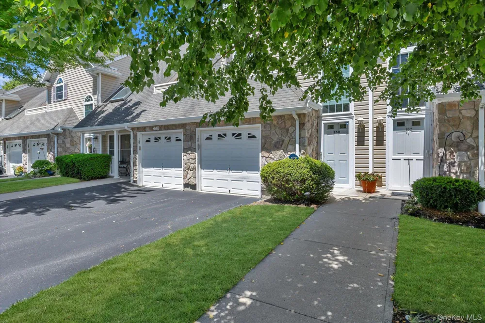 160 Christine Drive Dix Hills, NY 11746