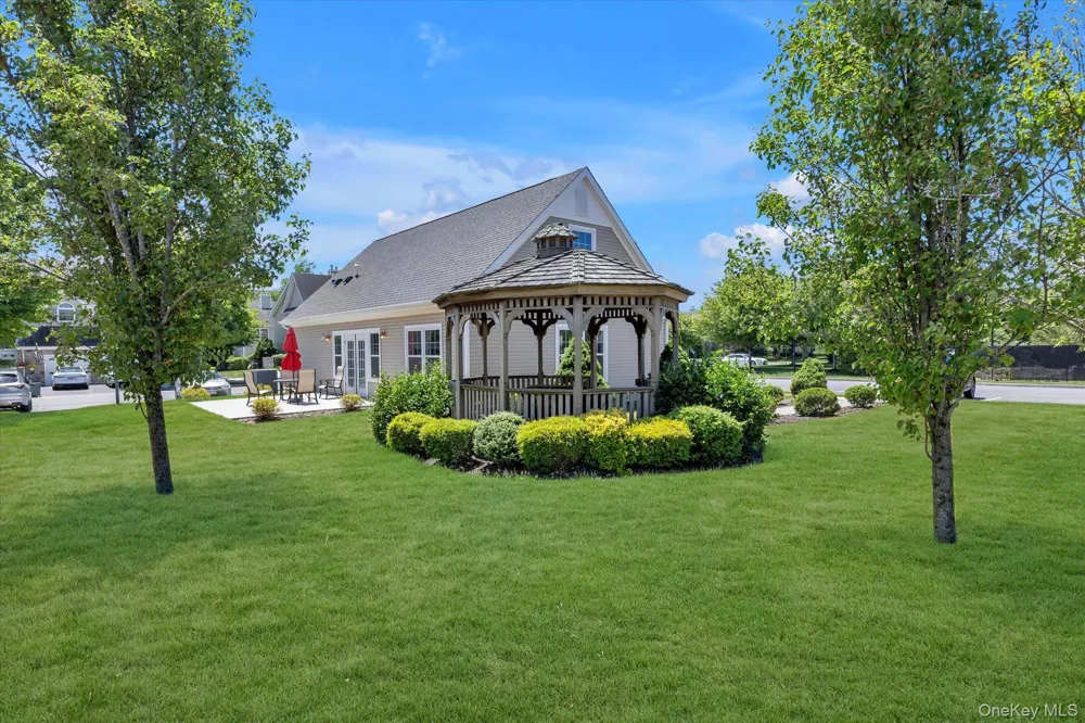 160 Christine Drive Dix Hills, NY 11746