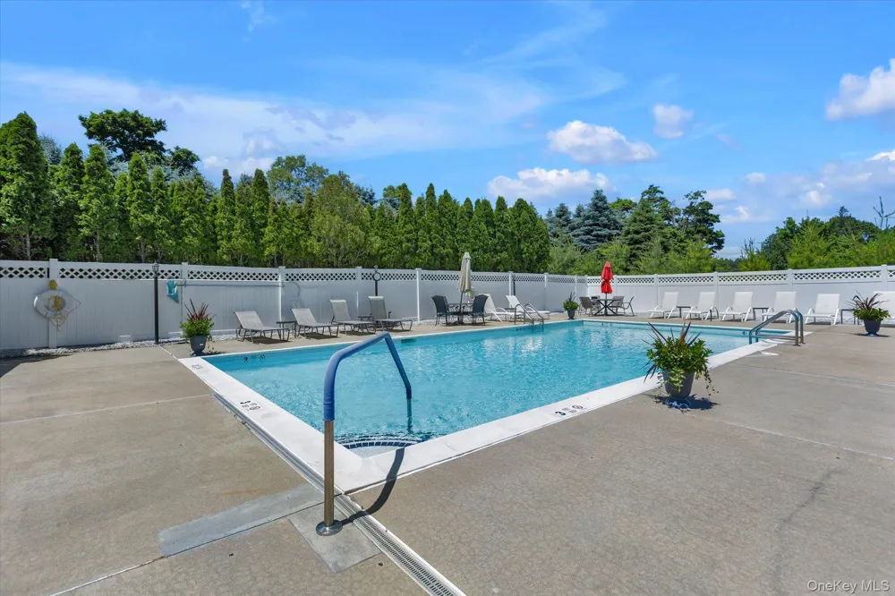 160 Christine Drive Dix Hills, NY 11746