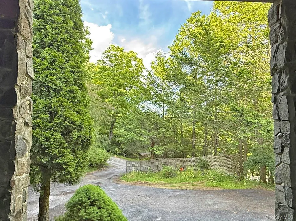 11 Nordic Drive Woodstock, NY 12498