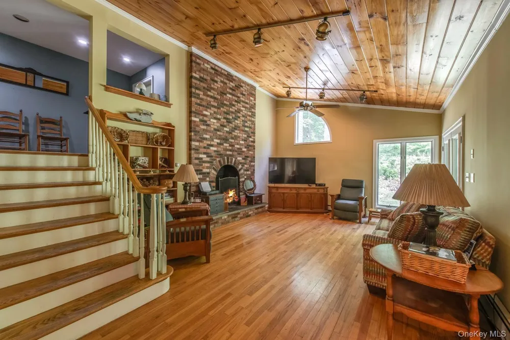 364 Clinton Hollow Salt Point, NY 12578