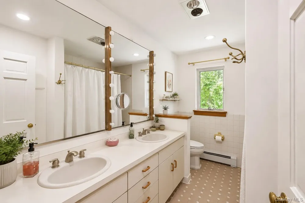364 Clinton Hollow Salt Point, NY 12578
