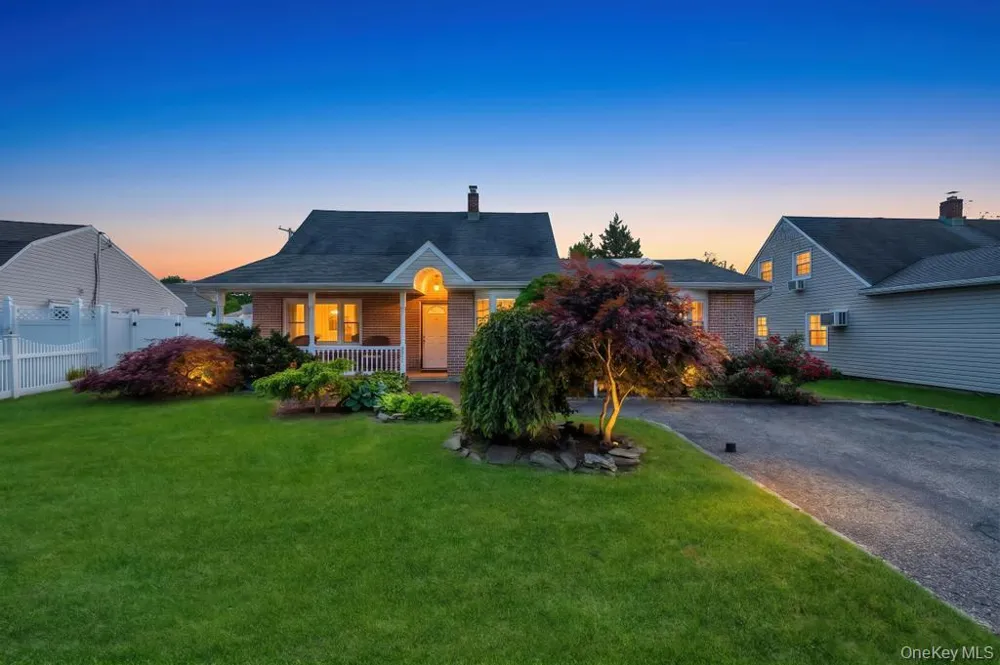 156 Shelter Lane Levittown, NY 11756