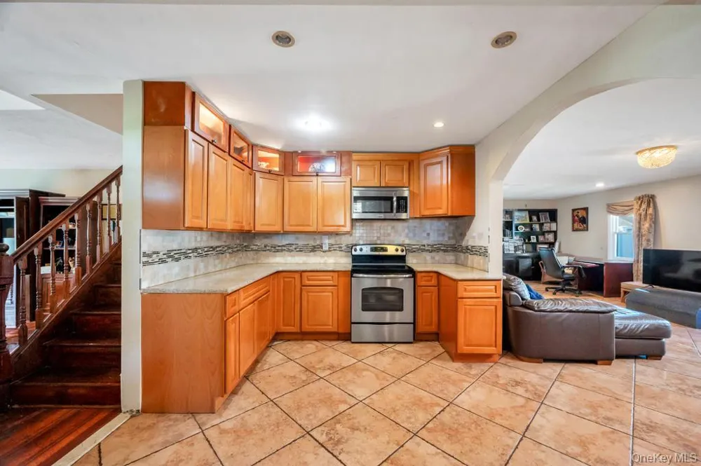 156 Shelter Lane Levittown, NY 11756