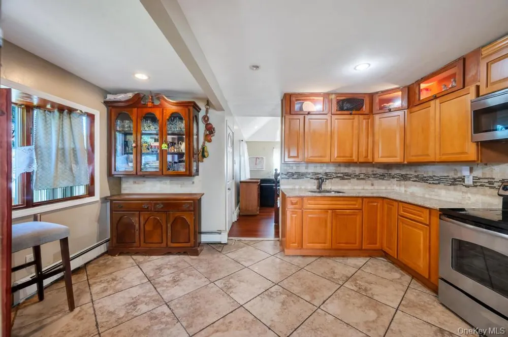 156 Shelter Lane Levittown, NY 11756