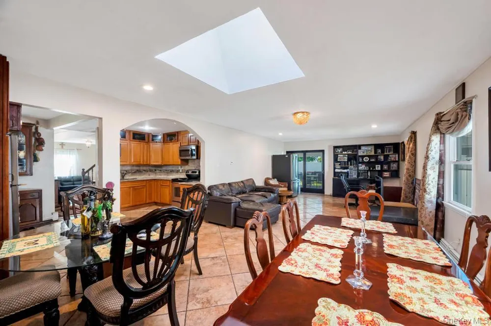156 Shelter Lane Levittown, NY 11756