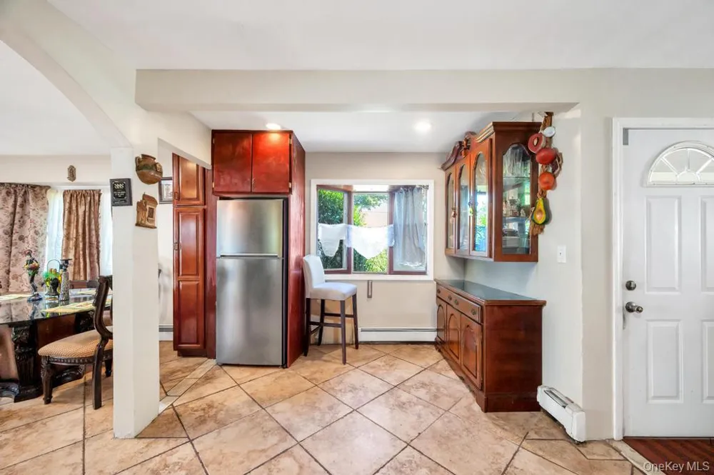 156 Shelter Lane Levittown, NY 11756