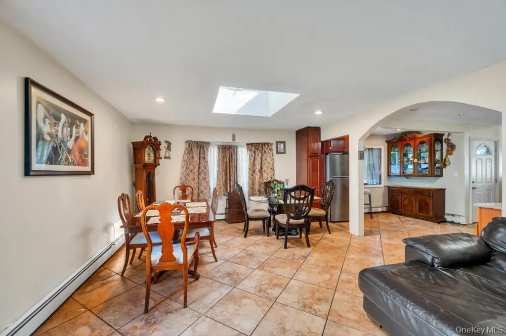 156 Shelter Lane Levittown, NY 11756