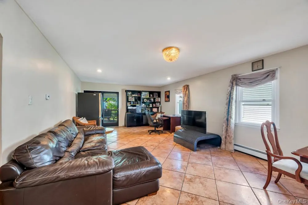 156 Shelter Lane Levittown, NY 11756