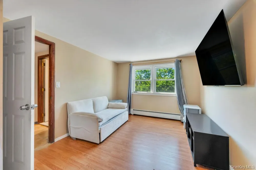156 Shelter Lane Levittown, NY 11756