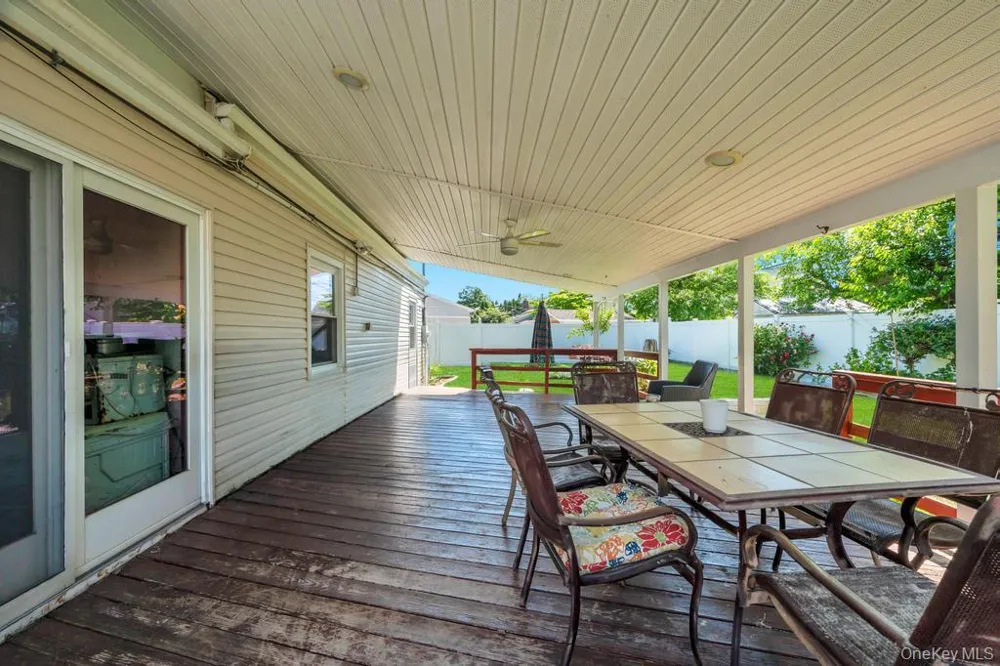 156 Shelter Lane Levittown, NY 11756