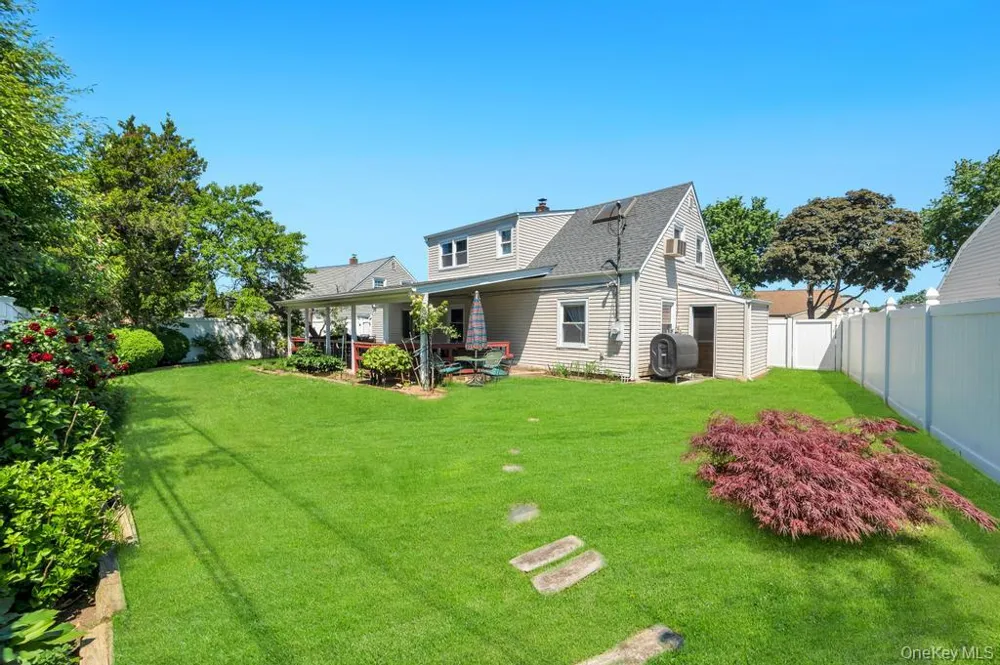 156 Shelter Lane Levittown, NY 11756