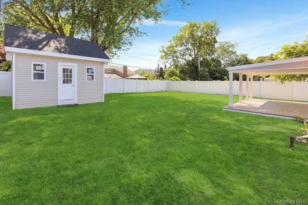 3 Barkley Lane Nesconset, NY 11767
