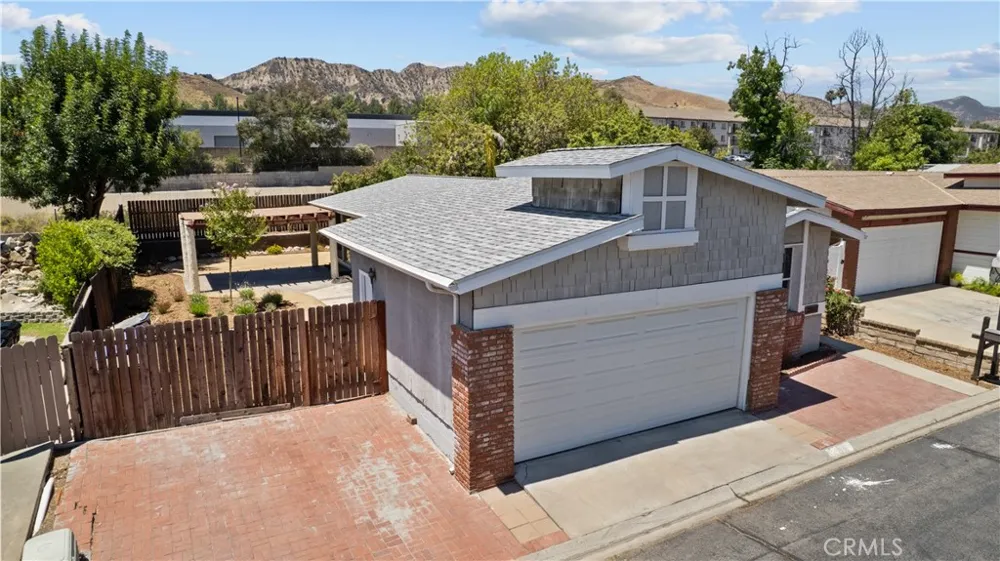 32003 Emerald Castaic, CA 91384