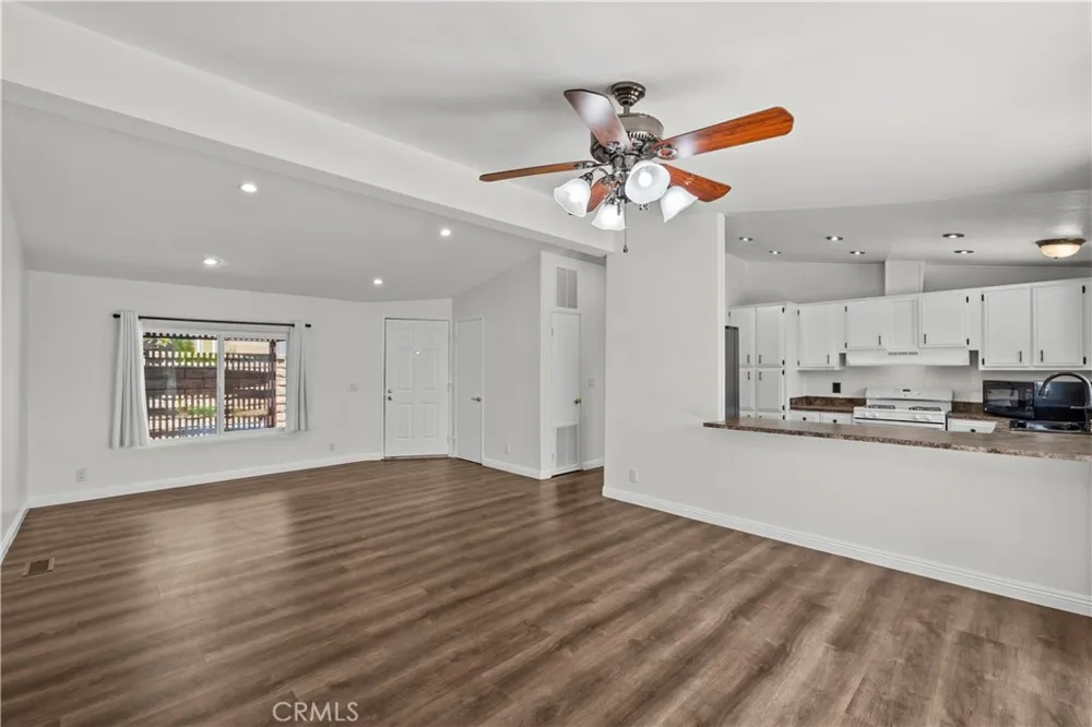 32003 Emerald Castaic, CA 91384