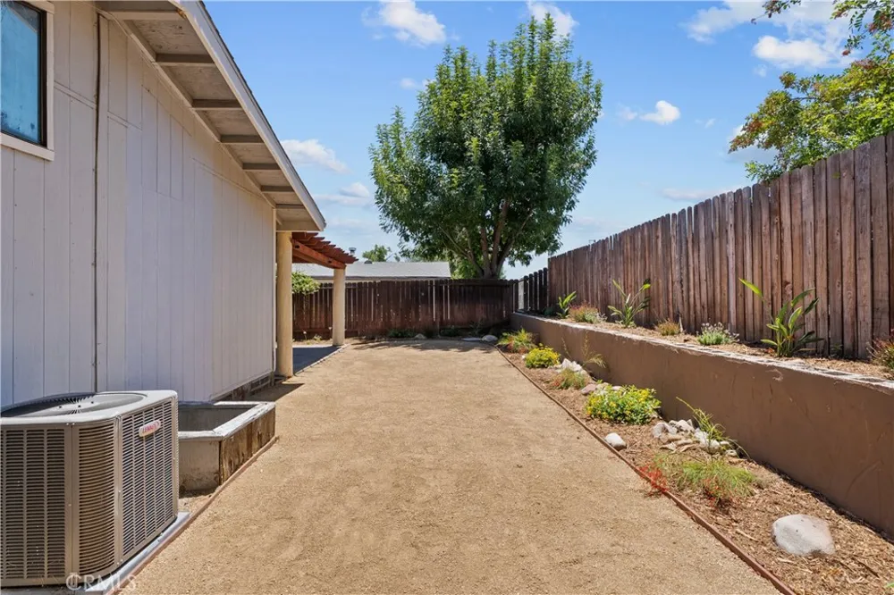 32003 Emerald Castaic, CA 91384