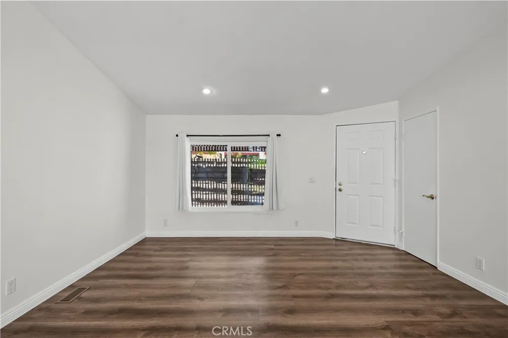 32003 Emerald Castaic, CA 91384