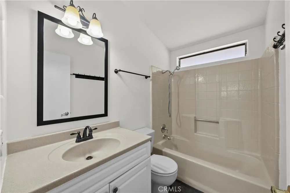 32003 Emerald Castaic, CA 91384