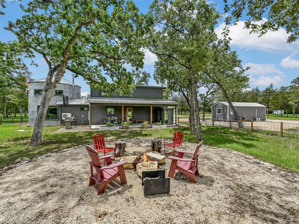 226 Stolle Lane Flatonia, TX 78941