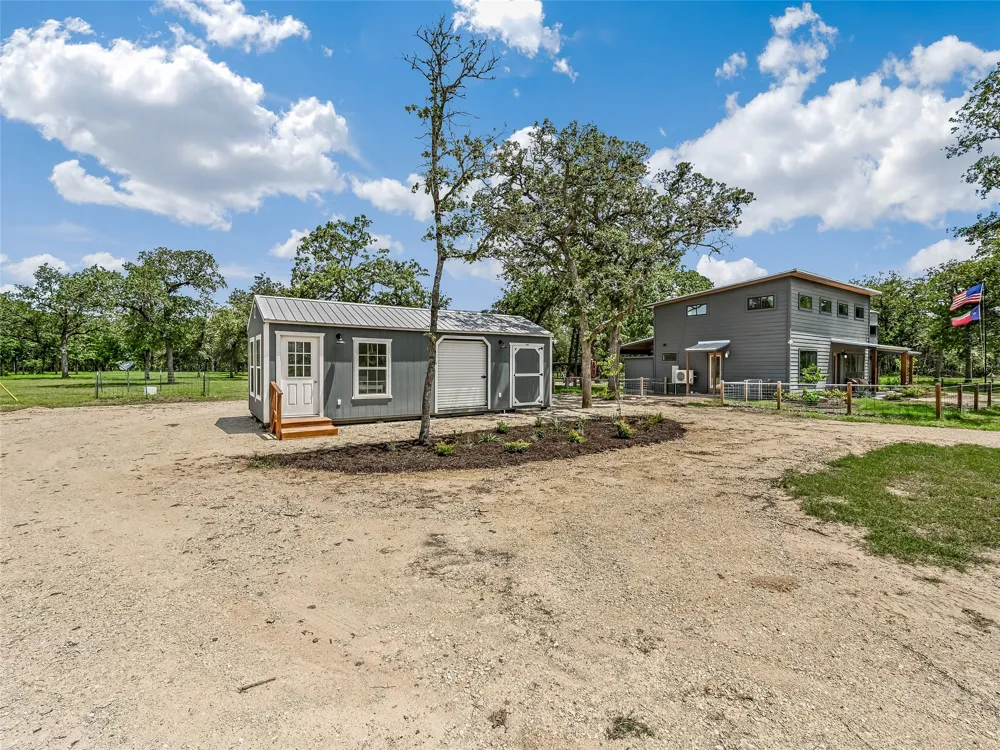 226 Stolle Lane Flatonia, TX 78941