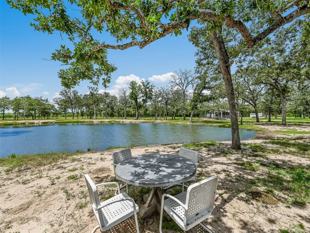 226 Stolle Lane Flatonia, TX 78941