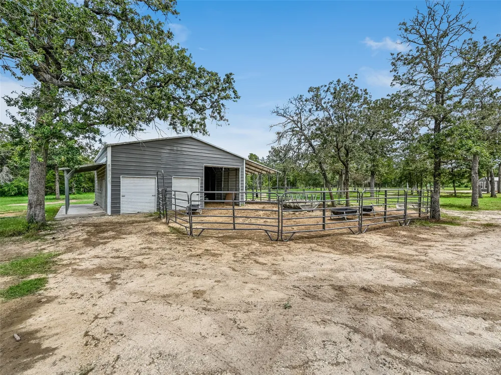 226 Stolle Lane Flatonia, TX 78941