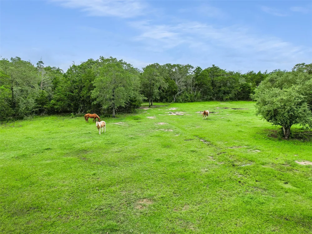 226 Stolle Lane Flatonia, TX 78941