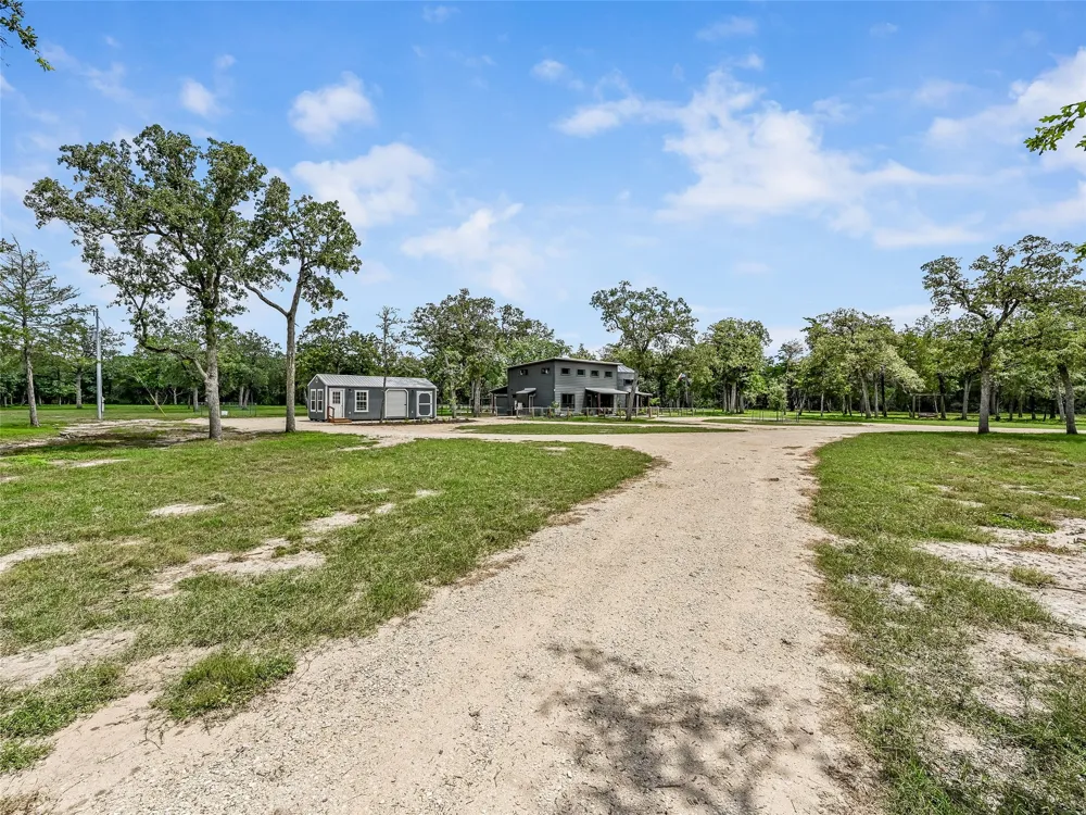 226 Stolle Lane Flatonia, TX 78941